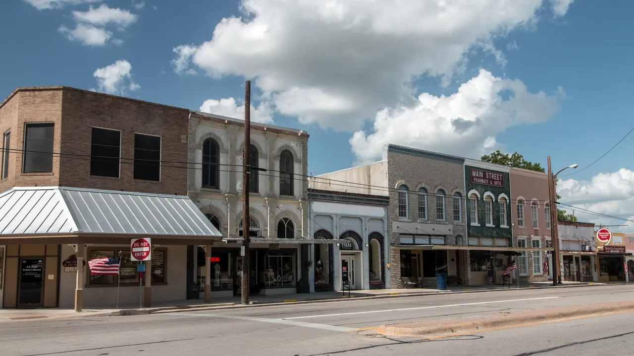 Flatonia-TX-HollowayFamilyHomes